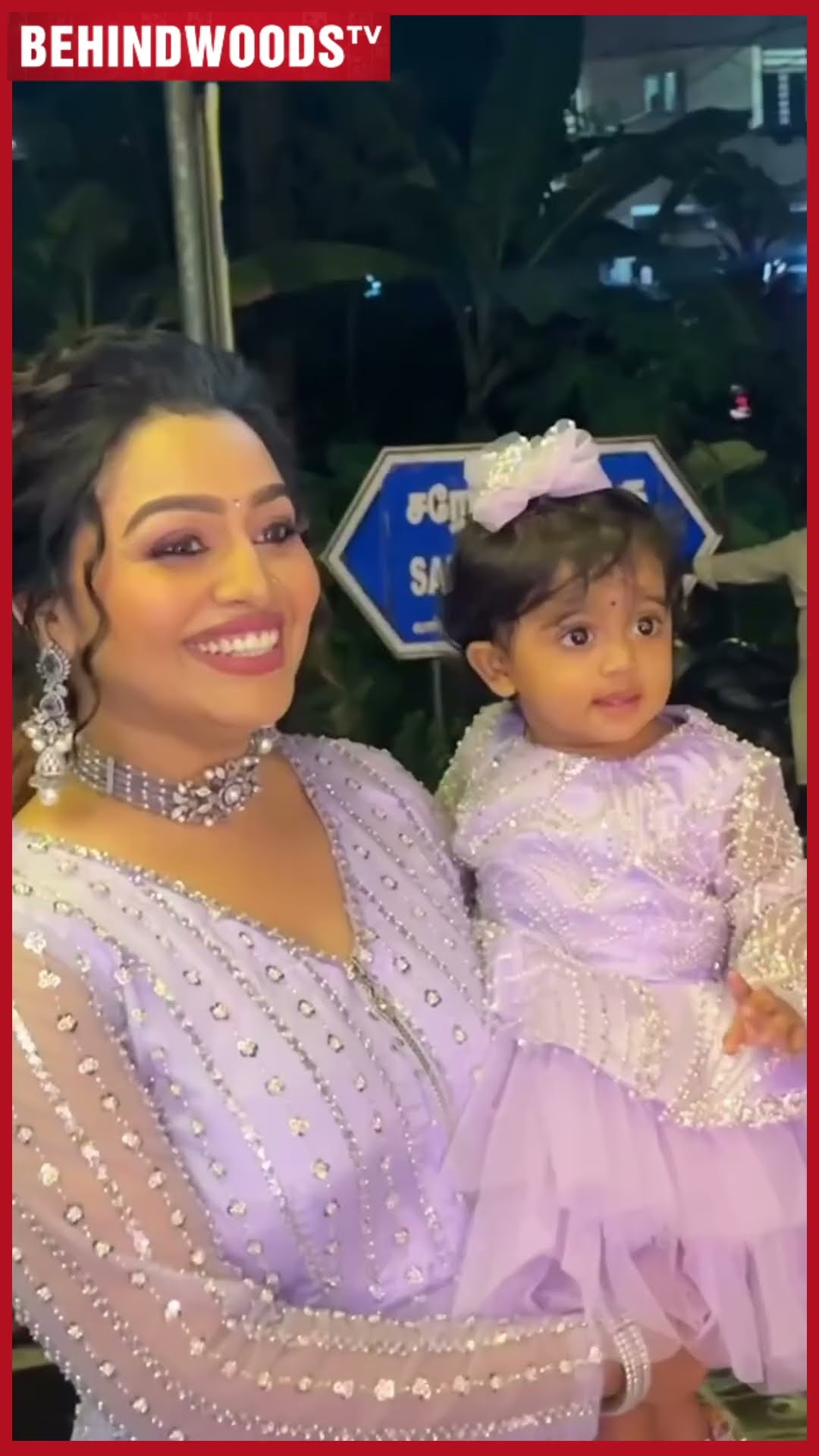 'அழாத Yuga பாப்பா, அம்மா சீக்கிரம் Ready ஆகிட்டு வரேன்' ?  Gayathri Yuvraaj மகள் Yuga's B'day Party