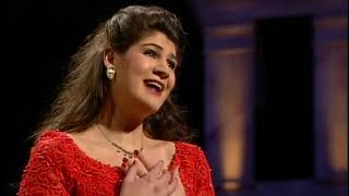 Download Lagu E strano... Sempre liebera (La traviata) - Anja Harteros MP3