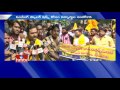 TNSF men protest in front of Kadiyam's house for fee reimbursement