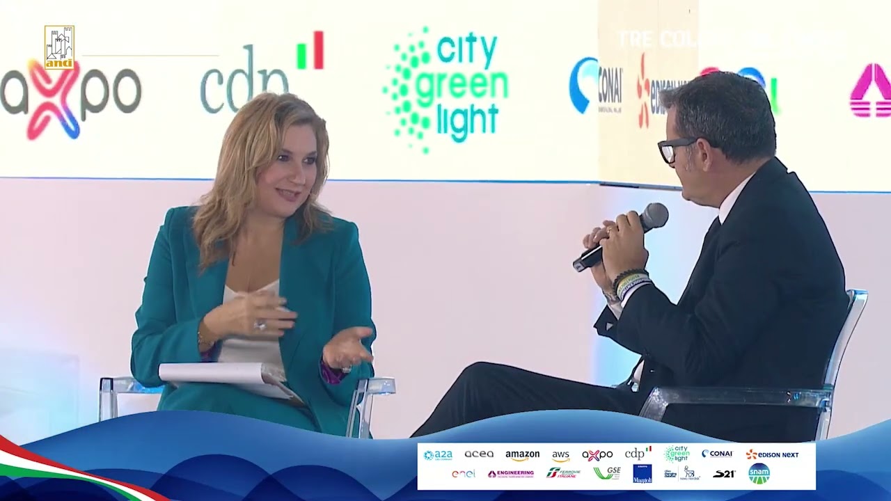 L'intervento del vicepresidente del Senato Gian Marco Centinaio all'assemblea Anci di Genova