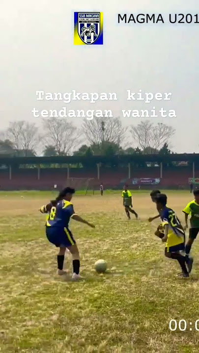 Skill Tendangan Wanita yang di Tangkap penjaga gawang U2012 SSB MAGMA#football #sepakbola#shortvideo