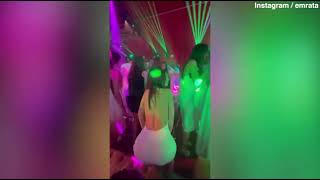 Emily Ratajkowski Shows Off Her Twerking Skills At 4Th Of July Party