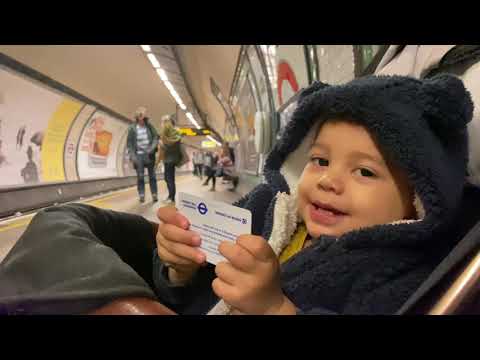 Video: Undertøy show på London Underground gjorde et sprut