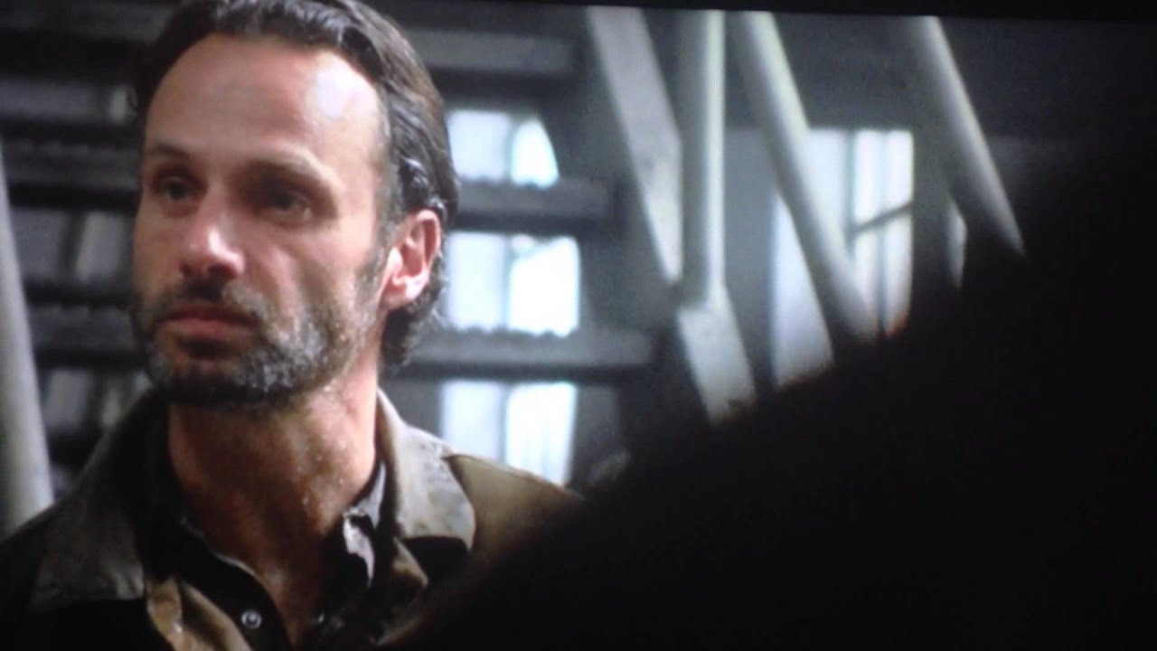 The Walking Dead "Arrow on the Doorpost" Rick Declares War against Woodbury