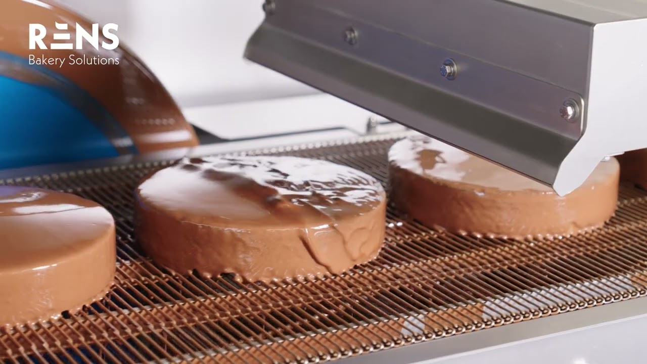 Chocolate Enrobing for Pastries & Cakes – Hygienic and efficient bakery machine [2025]