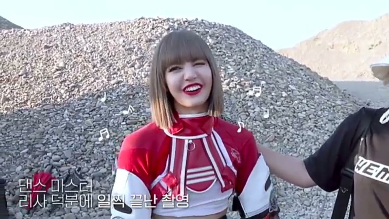 {imagine lisa} você e sua filha acompanharam  sua esposa famosa a seu primeiro solo