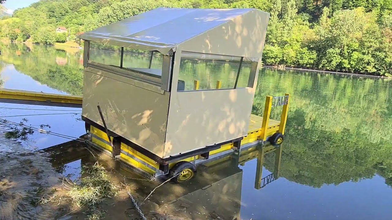 Splav (raft) od stiropora na Drini