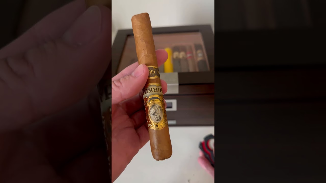 🔥 SMOKING A DELICIOUS GURKHA CIGAR ON THIS RAINY DAY! 