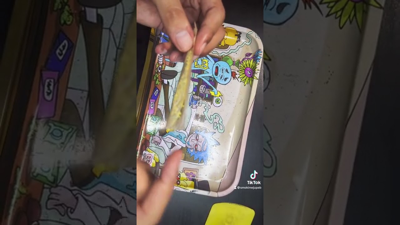 Strawberry Banana Slushie/HOW I ROLL A JOINT