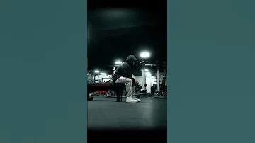 ونسيت انك من رجال باسهم يلوي الحديد وبالصواعق يضرب رجال حرب 