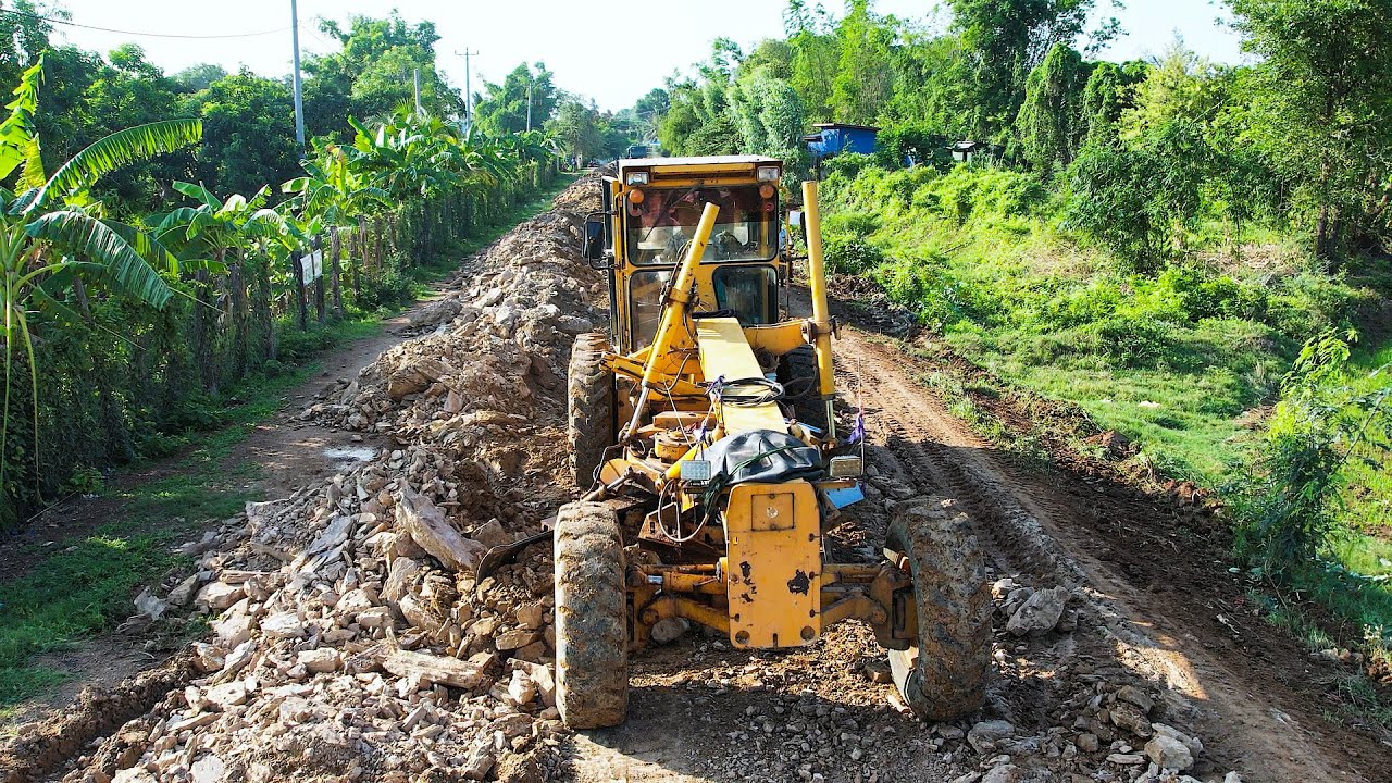 Using a KOMATSU Grader and Road Roller Compaction, Expert foundations ...