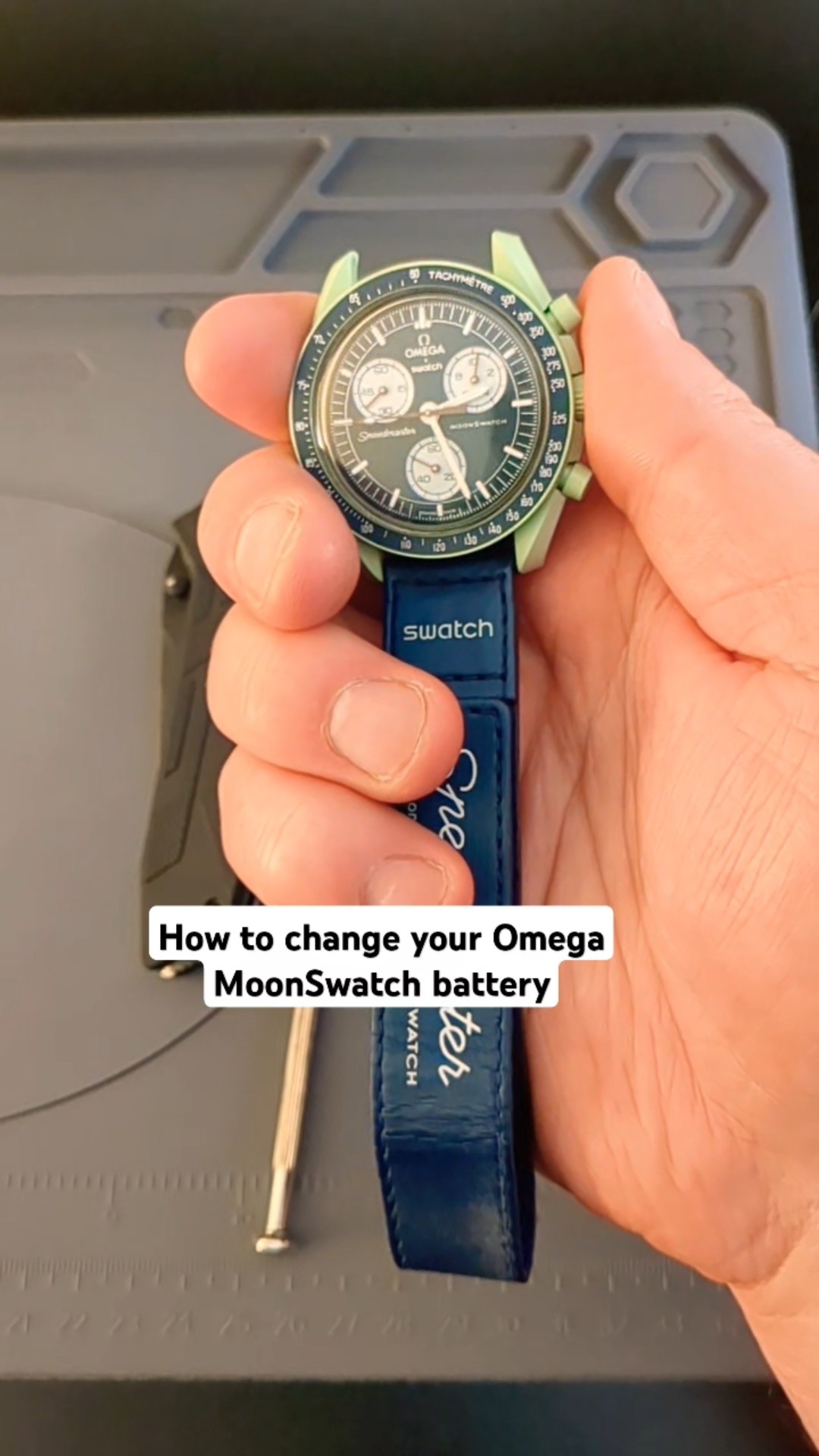 How to change / replace your Omega MoonSwatch Battery - Renata 394