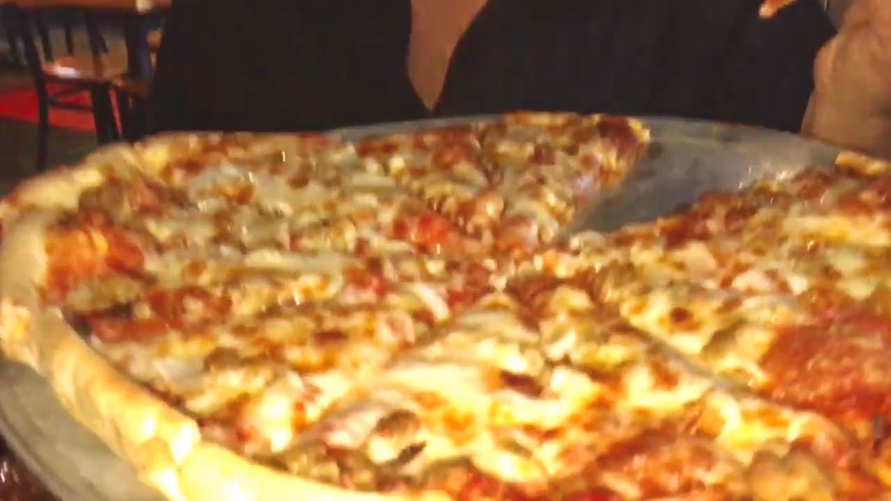 Hometown Pizza Review