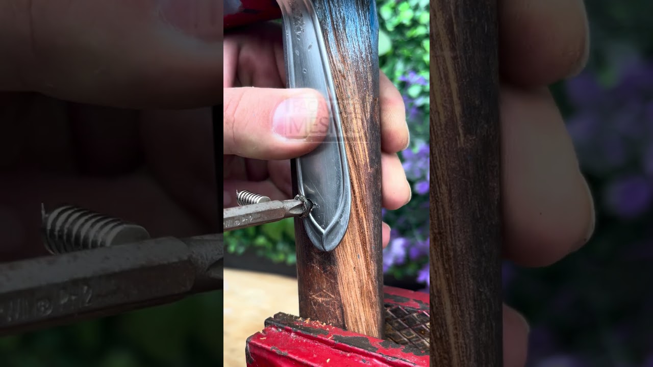 Carpenter fixed the hammer head coming off the handle