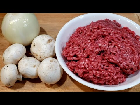 वीडियो: कीमा बनाया हुआ मांस, मशरूम और सॉसेज के साथ पिज्जा