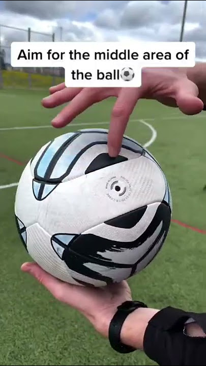 How To Shoot Like Roberto Carlos (Swaz Tutorial)⚽️🤯