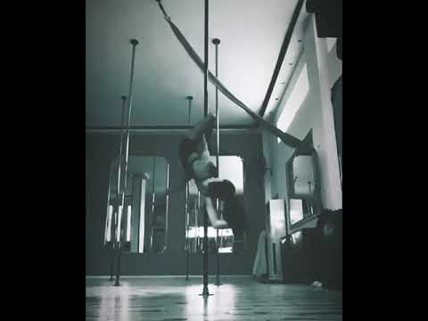 Ιωάννα Τριανταφυλλίδου: Κάνει pole dancing και κλέβει την παράσταση!
