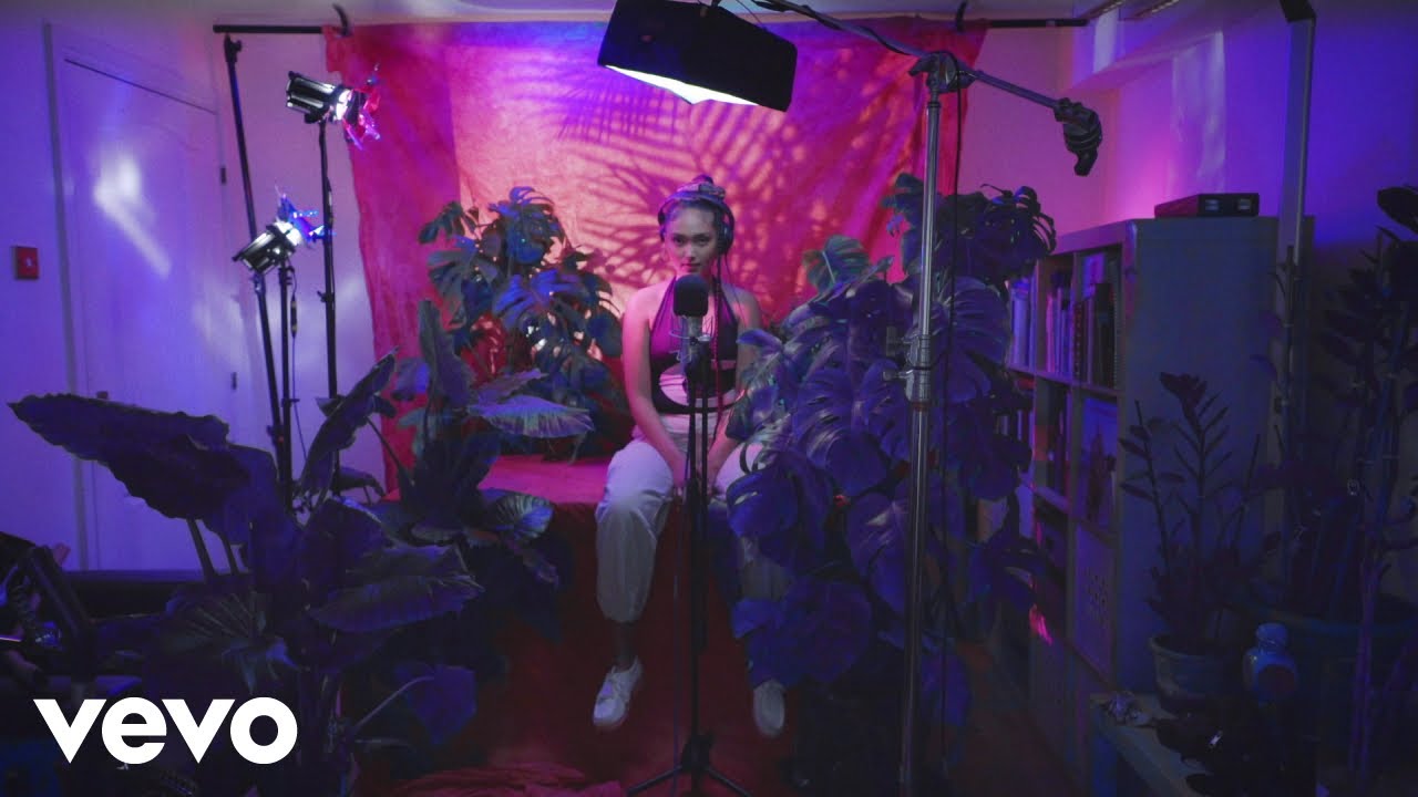 在 YouTube 上观看 Joy Crookes - Anyone But Me (Live In Lockdown) #StayHome 在 YouTube 上观看 Joy Crookes - Anyone But Me (Live In Lockdown) #StayHome