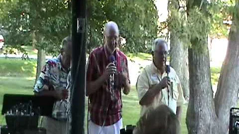 Queensmen sing Tom Dooley