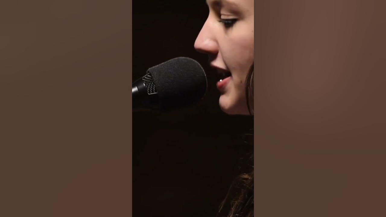 Jain plays "Makeba" live in studio #makeba