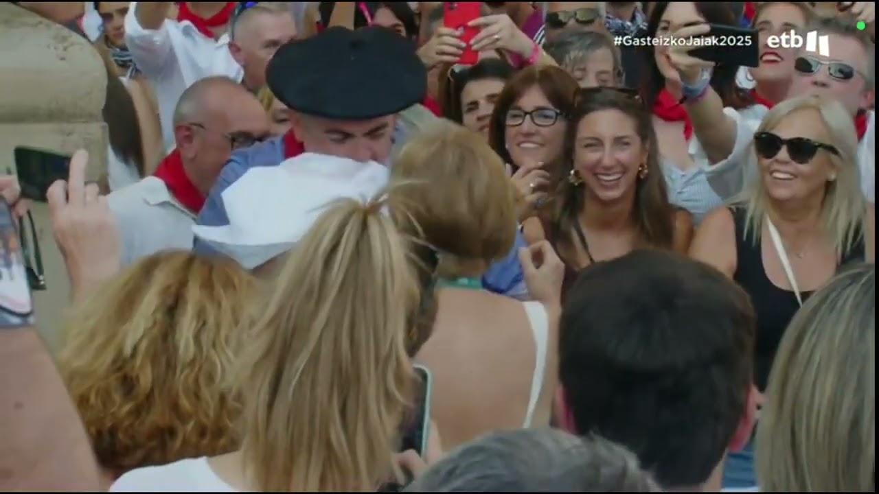 Txupinazo . Bajada de Celedón.              Gasteizko Jaiak (eitb) 2025