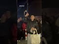 po zakończonej zbiórce pod blok z którego prowadzona była transmisja przyszły tłumy ludzi ❤🎉🎊