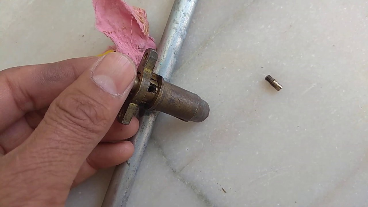 बारीक एमरी पेस्ट से गैस नॉब के स्क्रैच हटाये। gas stove knob jammed