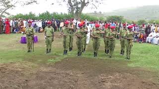 Mazishi Ya Kijeshi Waombolezaji Watafutan Baada Ya Milio Kurindima