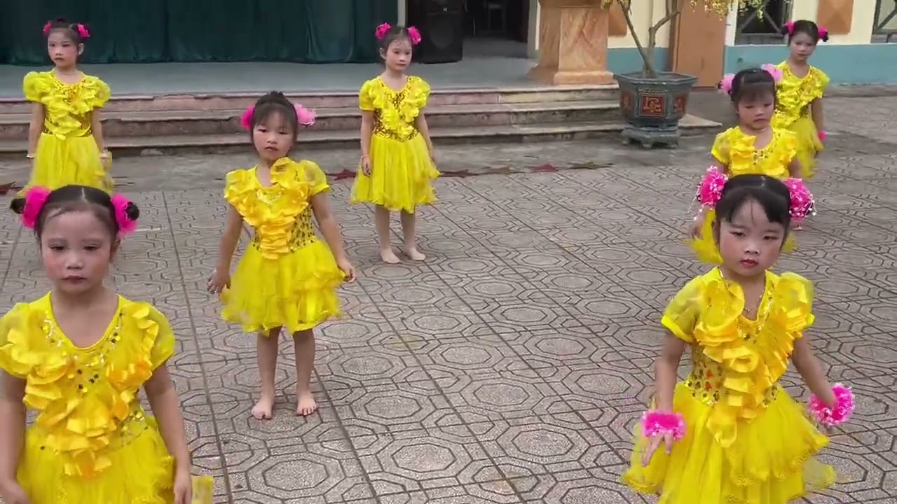 Hoạt động trải nghiệm thăm quan Trường Tiểu học của các con lớp 5 tuổi Trường Mầm non Đông Phương