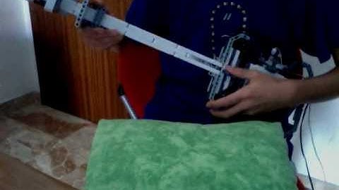 Piece of the famous song "Smoke on the Water" made with lego nxt guitar