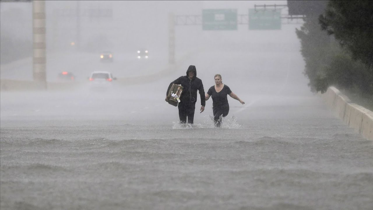 The streets are sinking in Miami! ⚠️ Severe storm and flash floods hits Florida