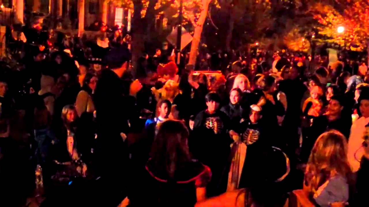 Halloween 2010 in Mount Pleasant, Washington, DC. YouTube