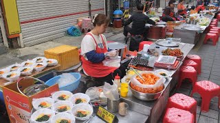 A 45yearold chef with very fast hands! A street food master / Korean street food