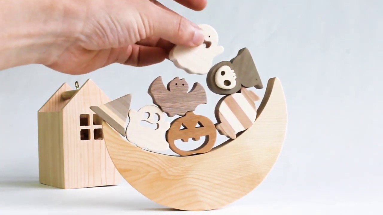 なかよしライブラリーの木のおもちゃ『ゆらゆらお月様』のご紹介