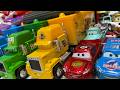【lightning mcqueen toys collection】おもちゃのトミカカーズとライトニング・マックィーン、キング、メーターと仲間たちとはたらくくるま!