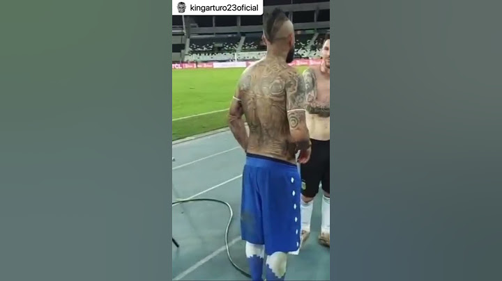 Messi 🤝 Vidal. Friendship Goals