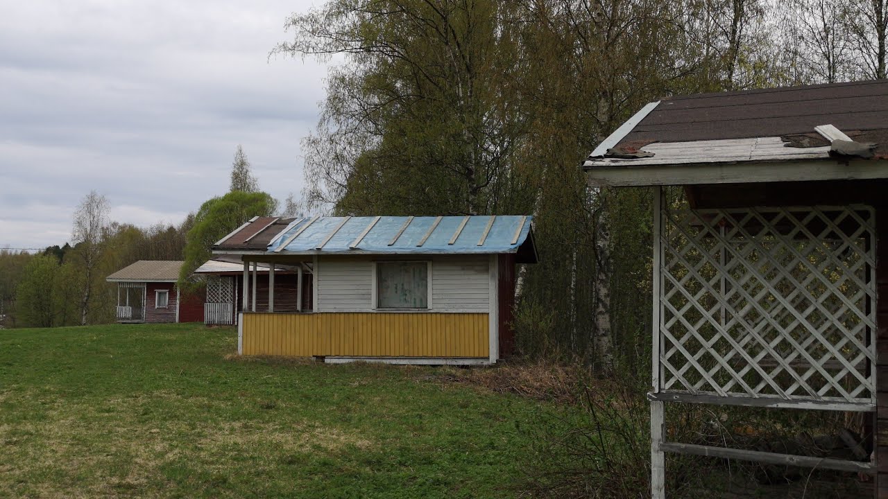 Hylätty Leirintäalue - Mökkien Pysähtynyt Aika