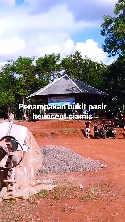 Pemandangan alam di bukit pasir Heunceut Ciamis
