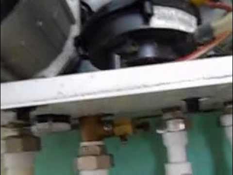 Упало давление в газовом котле что делать. Клапан предохранительный на котле навьен течет вода. С котла капает вода что делать. Теплообменник на газовый котел сигнал. Капает котел бакси вода с клапана.