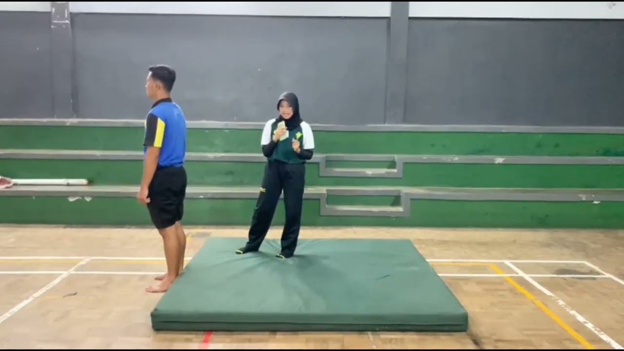 Teknik Backward Roll Dalam Aktivitas Senam Lantai