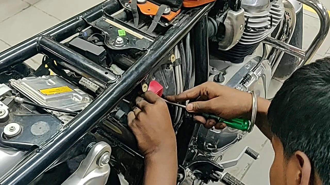 must-watch-changing-the-battery-of-my-new-royal-enfield-interceptor-650