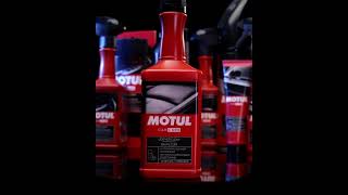 Motul Turkey Motul Deri̇ Yüzey Temi̇zleyi̇ci̇.. Lekeleri̇ Çikarir, Deri̇yi̇ Besler Ve Korur..
