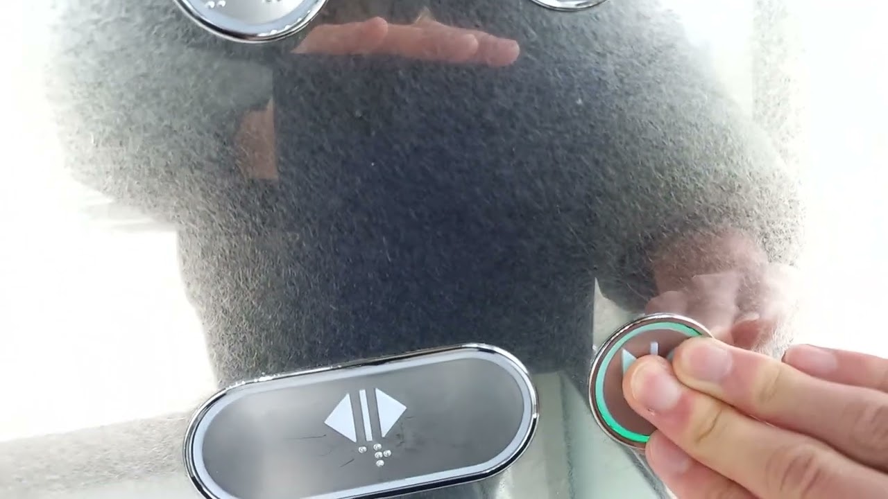 서울특별시 송파구 올림픽로 240 (잠실동) 롯데월드몰 나머지구간 16 현대엘리베이터 경고스티커 및 내/외부버튼 교체후 탑사기 (3)