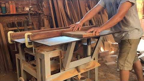Amazing Woodworking Skills Of Carpenter // Cách Thợ mộc làm đế cột cầu thang
