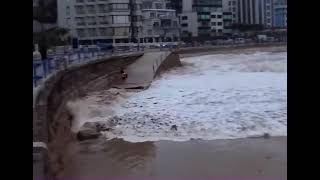 Erst Tanzen, Dann Planschen Wenn Das Meer Zurückschlägt