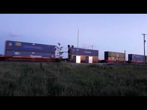 😎💪 Eastbound Union Pacific (UP) Double-stack at Dusk.💯