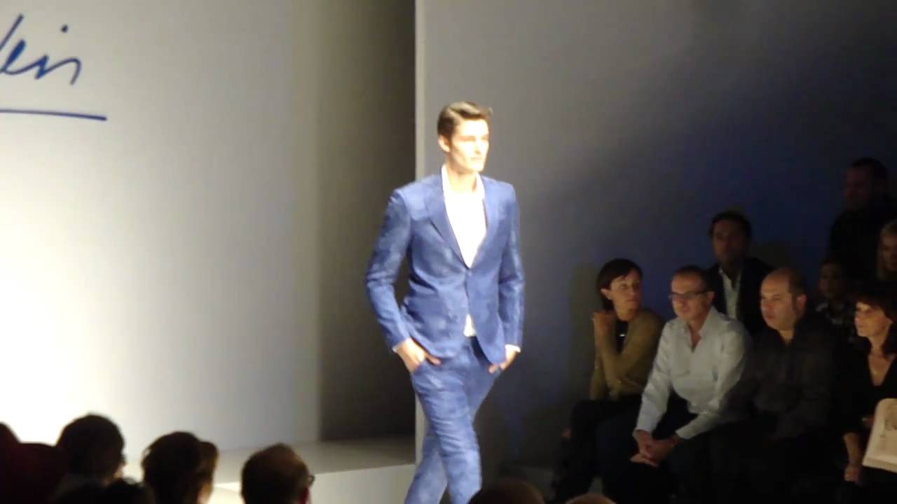 Milano Fashion Week: Enrico Coveri S/S 2011 (I) - YouTube
