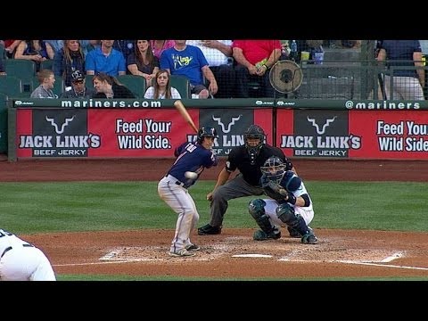 MIN@SEA: Fuld laces a solo home run to right field