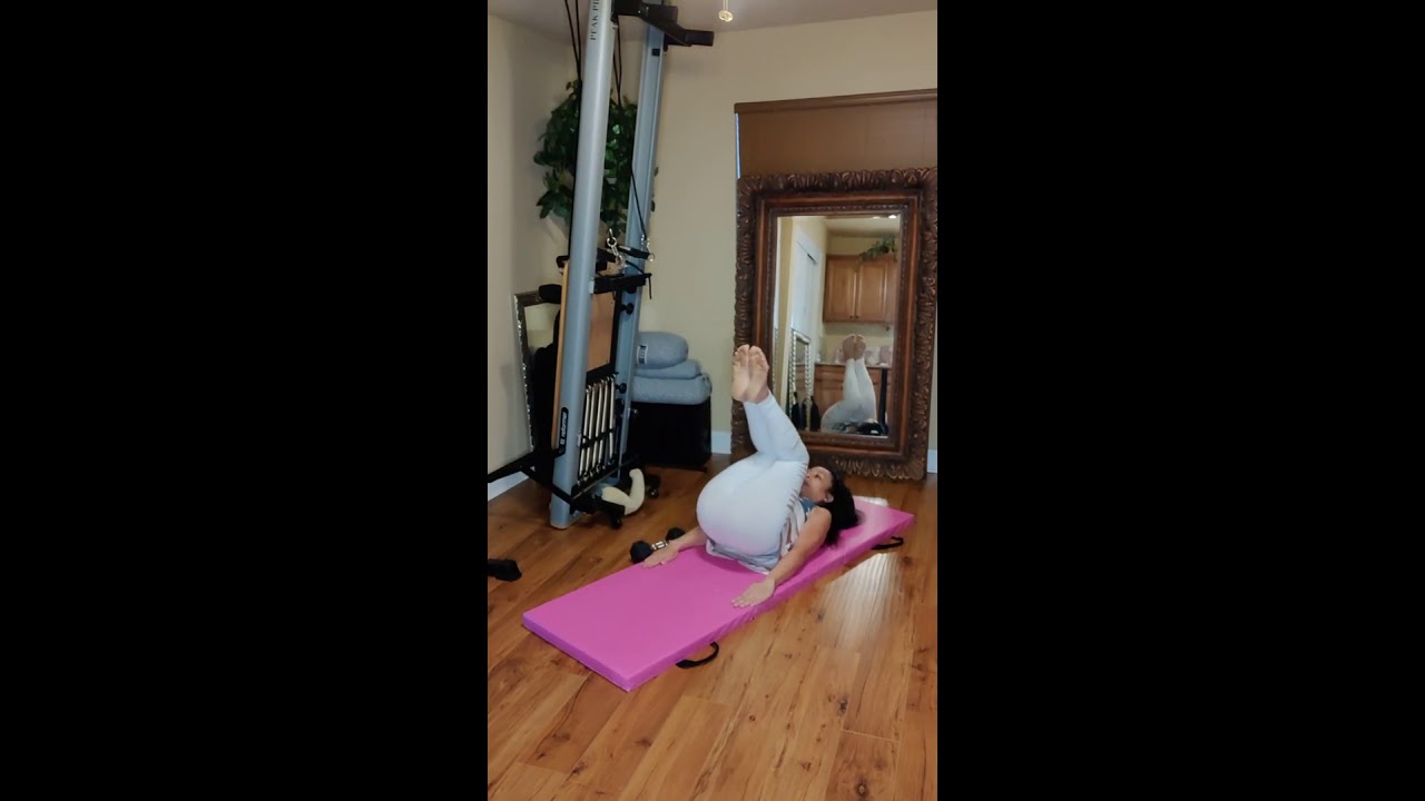 Reverse Crunch Limitless FitQueen Challenge Home Workout A2D3