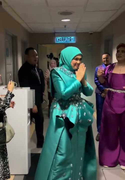 Reaksi Norreen Bila IdolaNya DS Siti Nurhaliza Lalu Di hadapan Ketika Majlis ABPBH35 #youtubeshorts